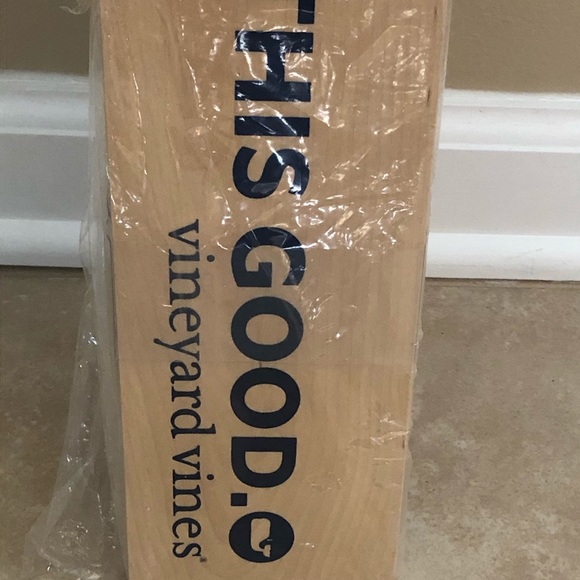 Vineyard Vines Sign - Picture 3 of 4